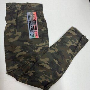 Coco - Carment OMG Camo Capri NWT